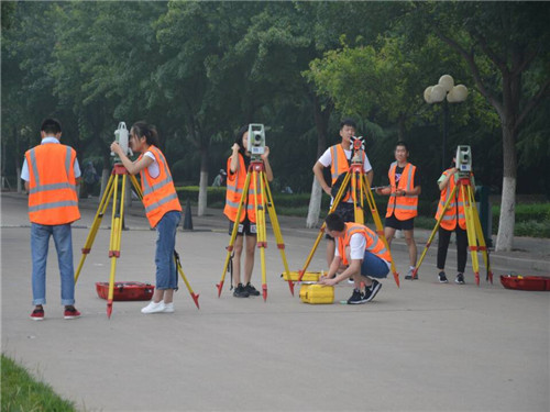 “南方測繪杯”測繪技能比武大賽順利進行 “南方測繪杯”測繪技能比武大賽順利進行