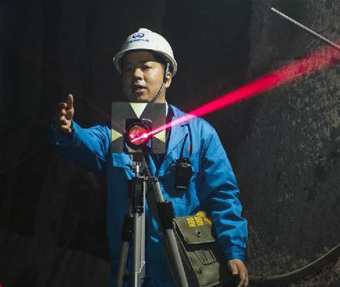 白芝勇:用點(diǎn)線繪就精密測量人生